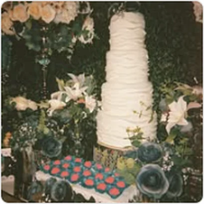 Mesa de doces com bolo decorado em evento no Buffet Dream Hall em Guarulhos